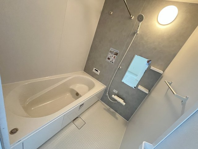 【浴室】 | 福岡市南区大平寺2丁目4期　1号棟（全3棟）【仲介手数料無料・0円】 | 現地写真。浴室です。