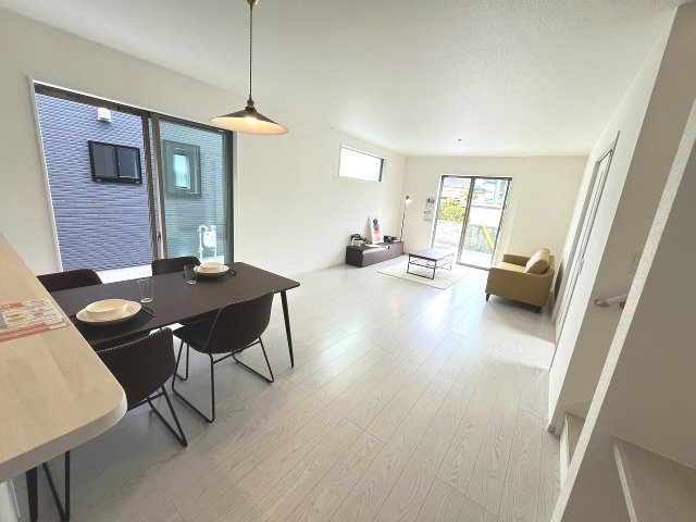 【居間・リビング】 | 福岡市南区大平寺2丁目4期　1号棟（全3棟）【仲介手数料無料・0円】 | 現地写真。