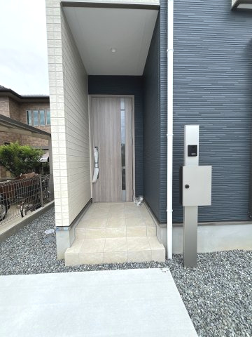 【玄関】 | 福岡市南区大平寺2丁目4期　1号棟（全3棟）【仲介手数料無料・0円】 | 現地写真。