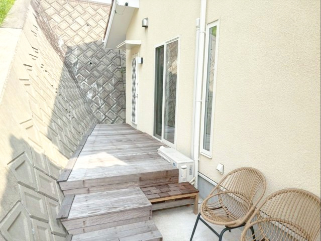 糟屋郡宇美町大字井野 中古戸建の内装|明るさと広がりを感じる『吹抜け×リビング階段』！