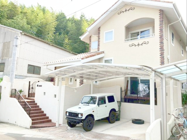 糟屋郡宇美町大字井野 中古戸建の設備|ガーデニングやお子様の遊び場などに！あると嬉しいウッドデッキスペースです！