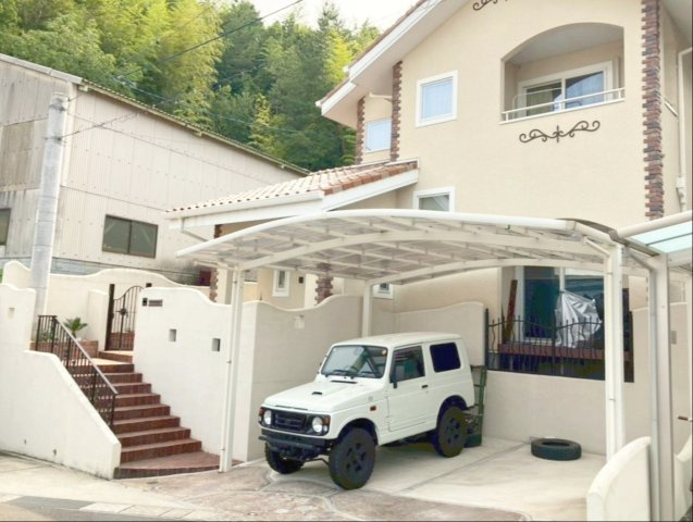 糟屋郡宇美町大字井野 中古戸建の駐車場|雨の日の乗り降りも安心！カーポート付きの駐車場です！