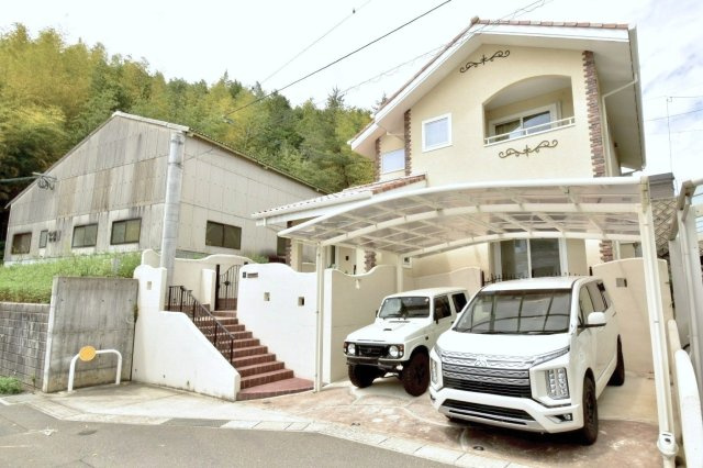 糟屋郡宇美町大字井野 中古戸建の外観|2019年7月建築！木造瓦葺2階建ての住宅です！