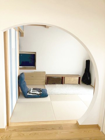 糟屋郡宇美町大字井野 中古戸建の和室|デザイン性の高いアーチ壁が印象的なリビング横の和室です！