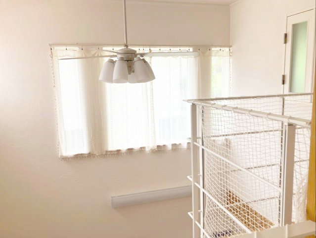 糟屋郡宇美町大字井野 中古戸建の内装|天井まで広がる吹抜けで、明るく開放的なリビングです！