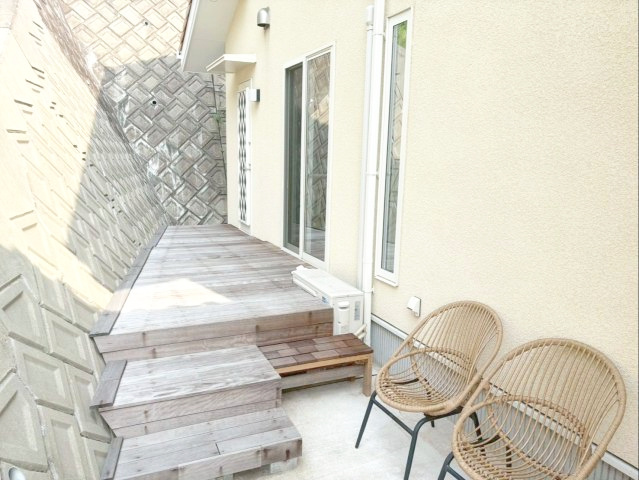 糟屋郡宇美町大字井野 中古戸建の設備|キッチンの勝手口からもウッドデッキへつながります！