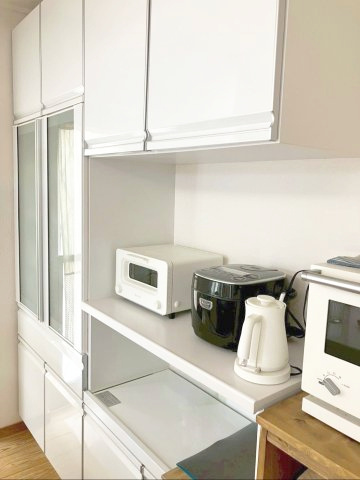 糟屋郡宇美町大字井野 中古戸建のキッチン|キッチンはカップボード付きで、キッチン用品や食器などをスッキリ収納できますね！