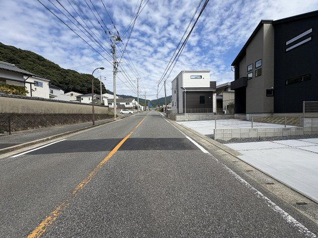 【その他】 | 糟屋郡第1宇美町神武原1丁目　1号棟（全3棟）【仲介手数料無料・0円】 | 現地写真。前面道路です。