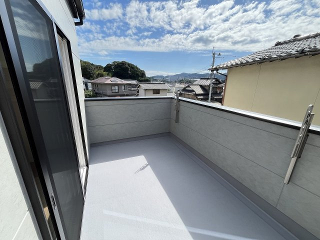 【バルコニー】 | 糟屋郡第1宇美町神武原1丁目　1号棟（全3棟）【仲介手数料無料・0円】 | 現地写真。