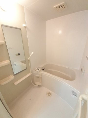 ニューマロンテールＢの浴室