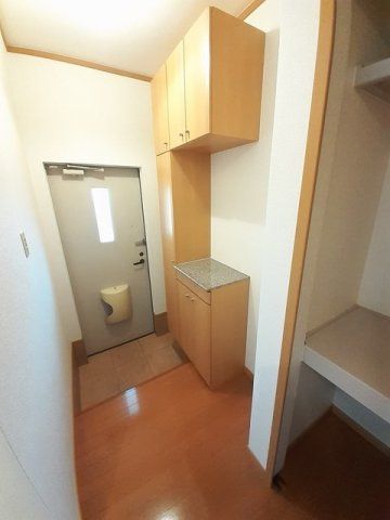 ニューマロンテールＢの玄関