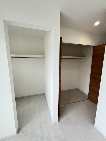 【収納】 | 福岡市南区大平寺2丁目4期　3号棟（全3棟）【仲介手数料無料・0円】 | 現地写真。ウォークインクローゼットです。