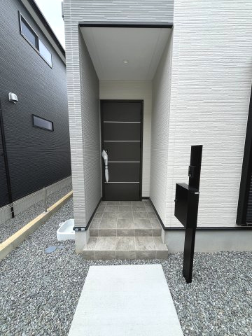 【玄関】 | 福岡市南区大平寺2丁目4期　3号棟（全3棟）【仲介手数料無料・0円】 | 現地写真。