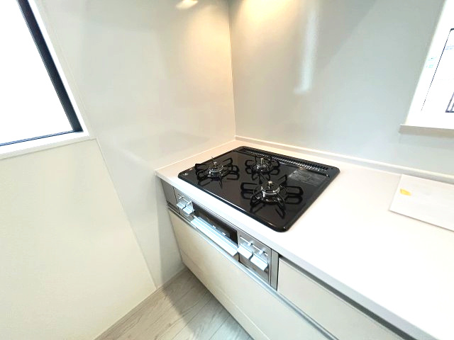 【キッチン】 | 福岡市南区大平寺2丁目4期　3号棟（全3棟）【仲介手数料無料・0円】 | 現地写真。
