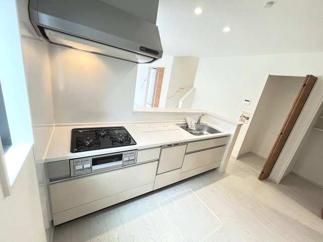 【キッチン】 | 福岡市南区大平寺2丁目4期　3号棟（全3棟）【仲介手数料無料・0円】 | 現地写真。