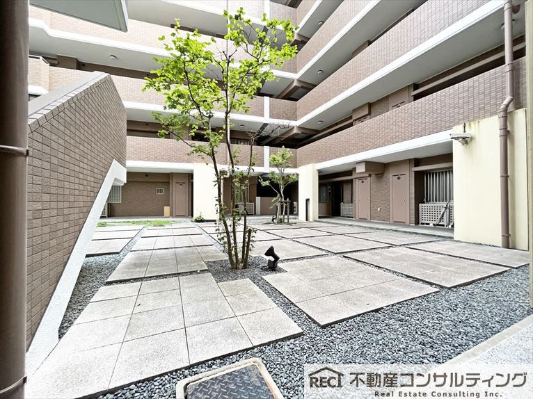 ビューネ西宮五段坂のエントランス