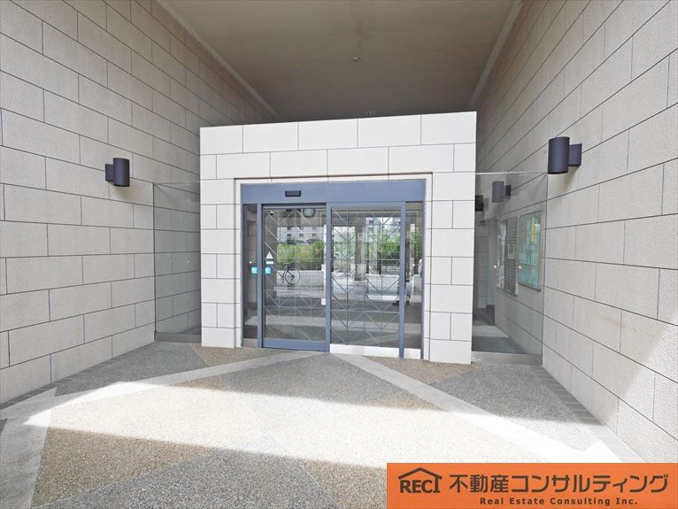 ジークレフ西宮武庫川館 アビエス館のエントランス