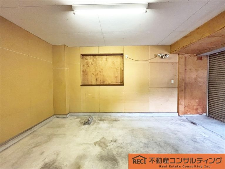 西宮市本町　中古戸建の駐車場
