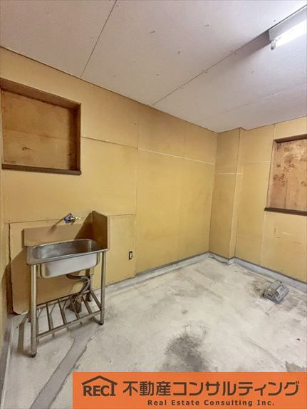 西宮市本町　中古戸建の駐車場