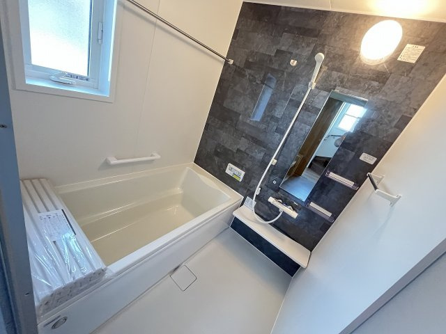 【浴室】 | 糟屋郡第1宇美町神武原1丁目　3号棟（全3棟）【仲介手数料無料・0円】 | 現地写真。浴室です。