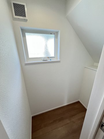 【トイレ】 | 糟屋郡第1宇美町神武原1丁目　3号棟（全3棟）【仲介手数料無料・0円】 | 現地写真。