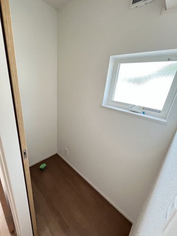 【トイレ】 | 糟屋郡第1宇美町神武原1丁目　3号棟（全3棟）【仲介手数料無料・0円】 | 現地写真。