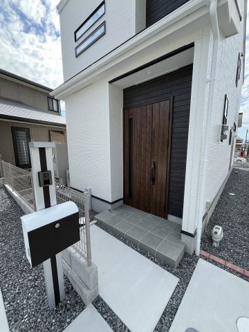 【玄関】 | 糟屋郡第1宇美町神武原1丁目　3号棟（全3棟）【仲介手数料無料・0円】 | 現地写真。