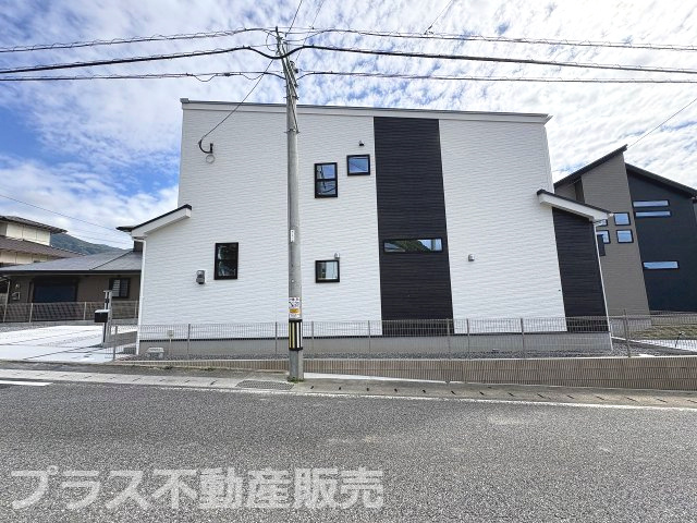 【玄関】 | 糟屋郡第1宇美町神武原1丁目　3号棟（全3棟）【仲介手数料無料・0円】 | 現地写真。