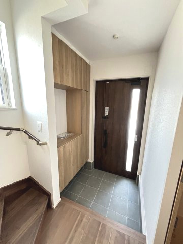 【居間・リビング】 | 糟屋郡第1宇美町神武原1丁目　3号棟（全3棟）【仲介手数料無料・0円】 | 現地写真。リビングです。