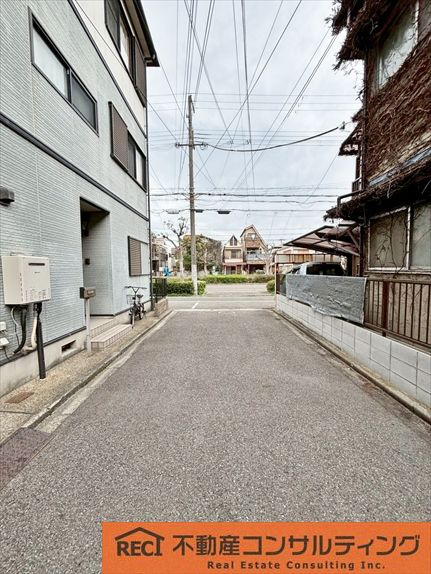 西宮市浜甲子園3丁目　中古戸建の前面道路含む現地写真