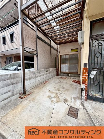 西宮市浜甲子園3丁目　中古戸建の駐車場|南甲子園小学校まで徒歩8分