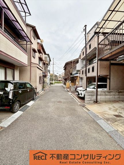 西宮市浜甲子園3丁目　中古戸建の前面道路含む現地写真
