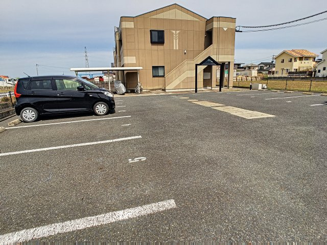 LION　Hikariの駐車場