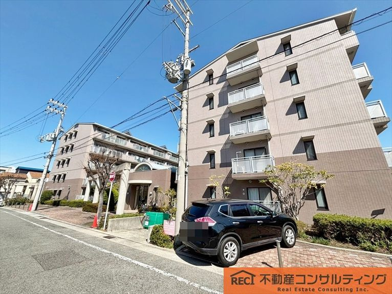 香櫨園フラットB棟の駐車場