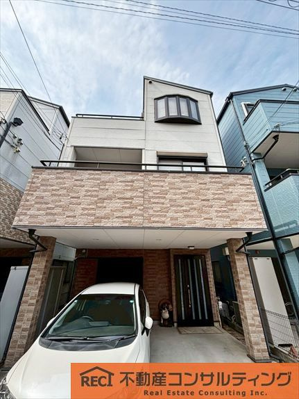 西宮市宮前町　中古戸建の外観|南向きの広々バルコニー付き