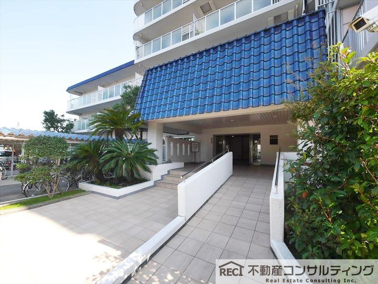 日商岩井香枦園マンション 二号棟のエントランス