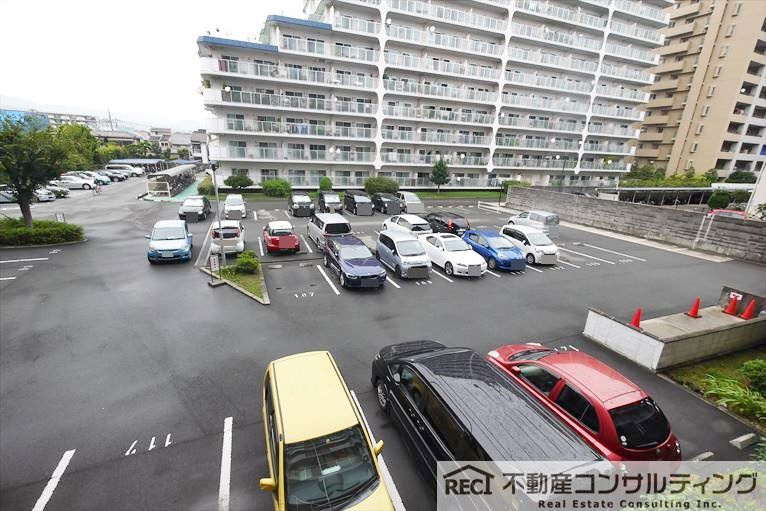 日商岩井香枦園マンション 二号棟の駐車場