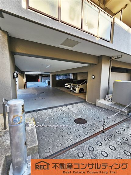 ファミール六甲の駐車場