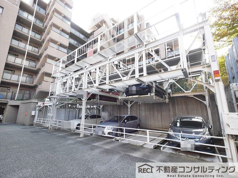 苦楽園ガーデンハウスの駐車場