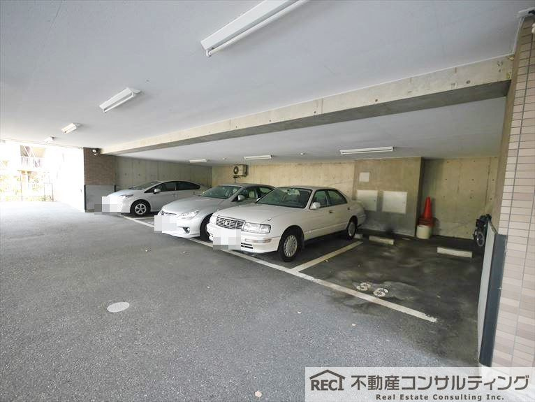 苦楽園ガーデンハウスの駐車場