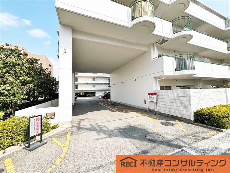 青木グリーンハイツの駐車場