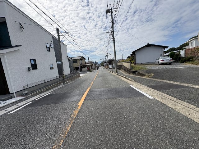 【その他】 | 糟屋郡第1宇美町神武原1丁目　2号棟（全3棟）【仲介手数料無料・0円】 | 現地写真。前面道路です。