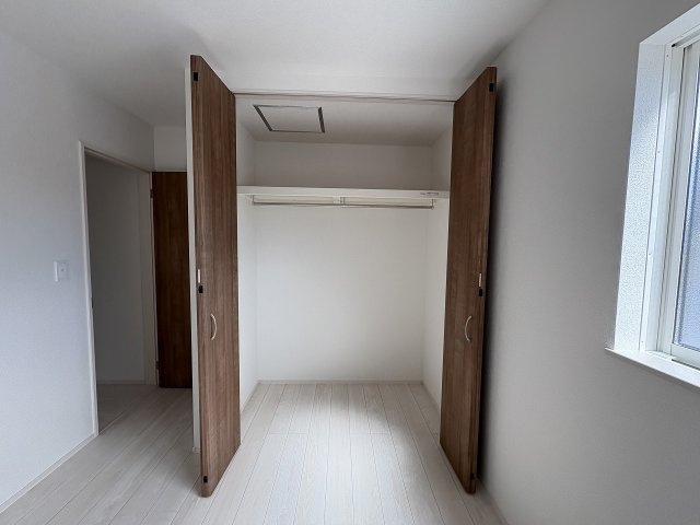 【収納】 | 糟屋郡第1宇美町神武原1丁目　2号棟（全3棟）【仲介手数料無料・0円】 | 現地写真。