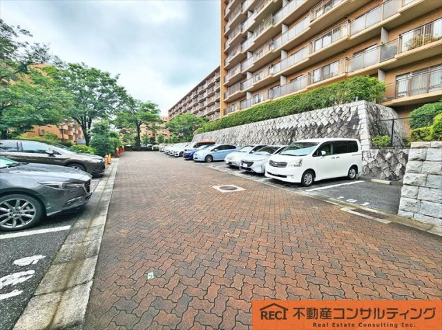 六甲グランドヒルズ壱号館の駐車場