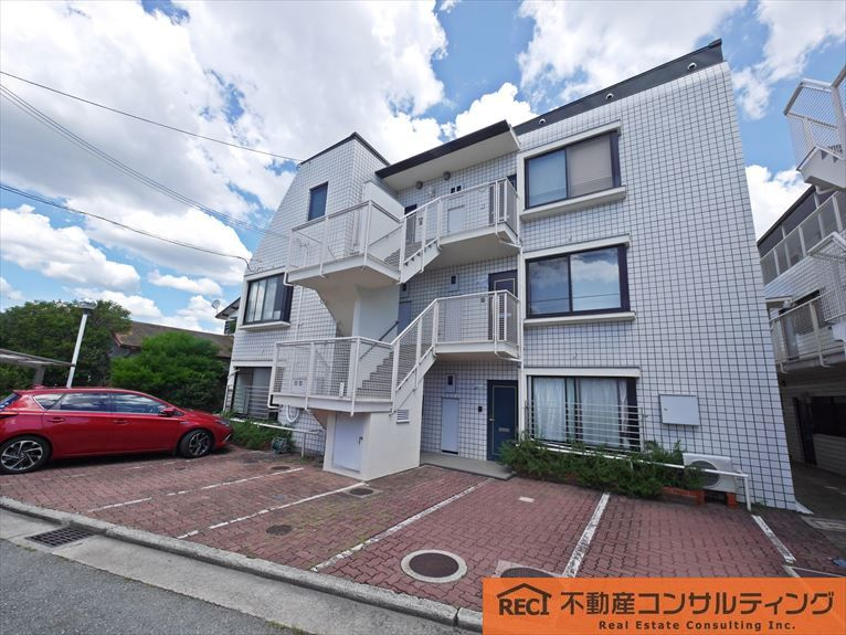 サンロイヤル上甲東園B棟の外観