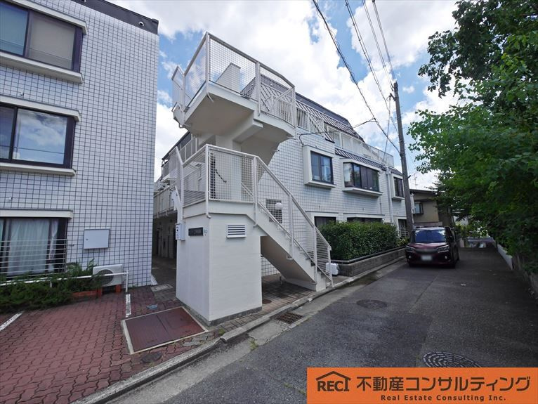 サンロイヤル上甲東園B棟の外観