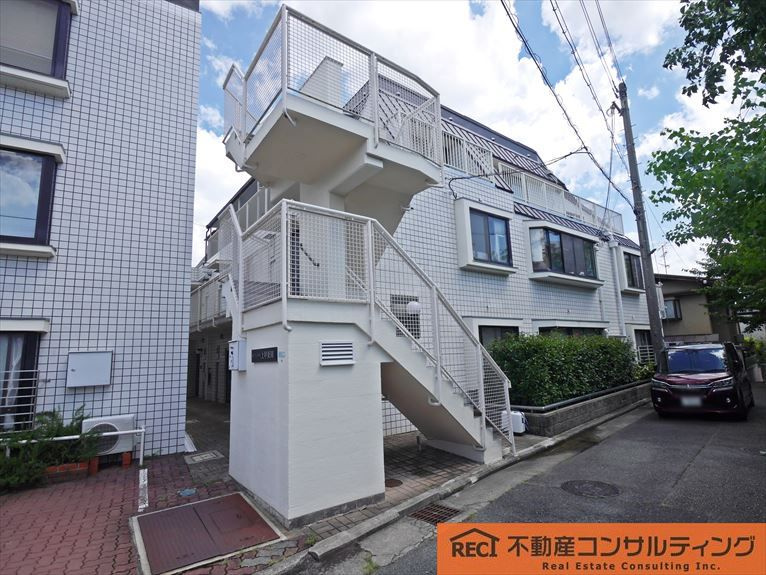 サンロイヤル上甲東園B棟の外観