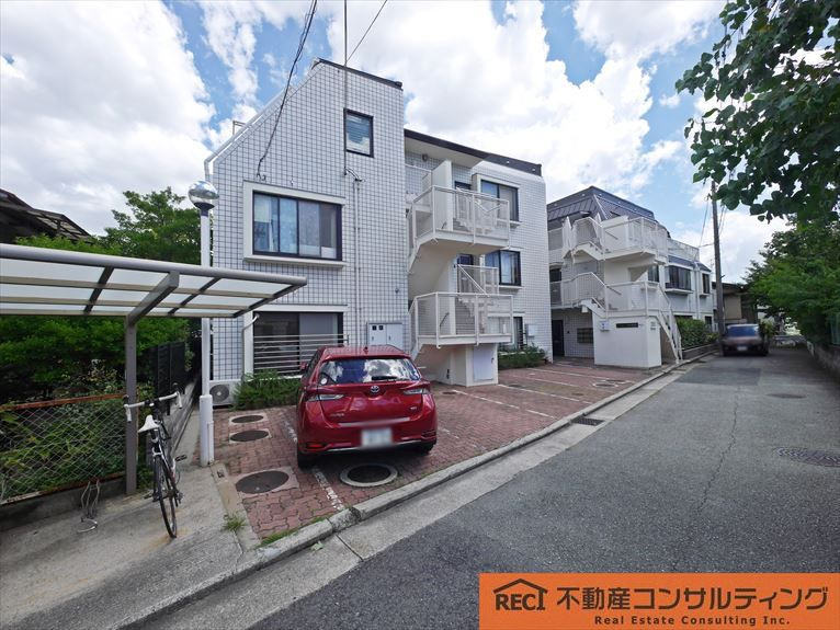 サンロイヤル上甲東園B棟の外観