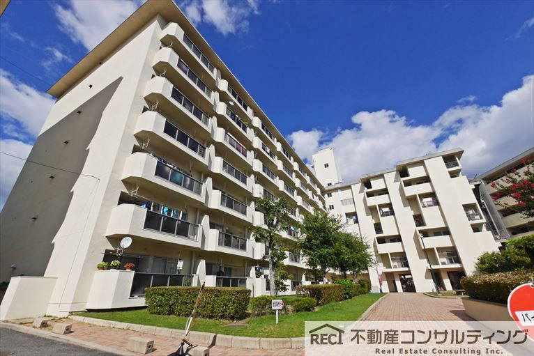 夙川ビューハイツB棟の外観