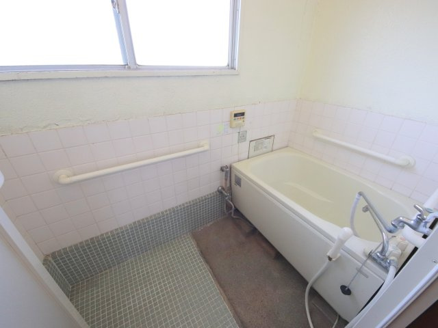 近鉄東生駒ガーデンハイツI棟の浴室